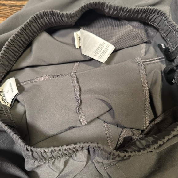 Gymshark Arrival 5” Slim Fit gray shorts size small - Picture 7 of 9